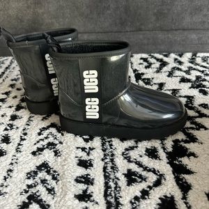 UGG Classic Clear Mini ankle boots in black size 5